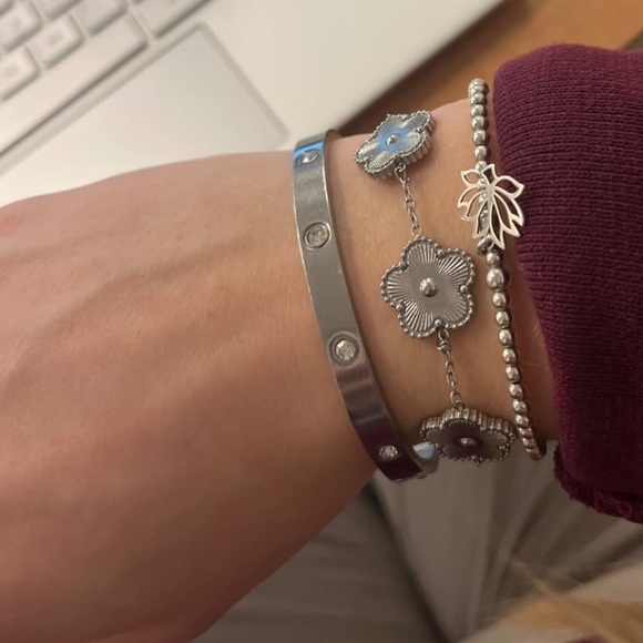 Five motif flower clover Silver Floral Bracelet looks designer luxury - Picture 1 of 4